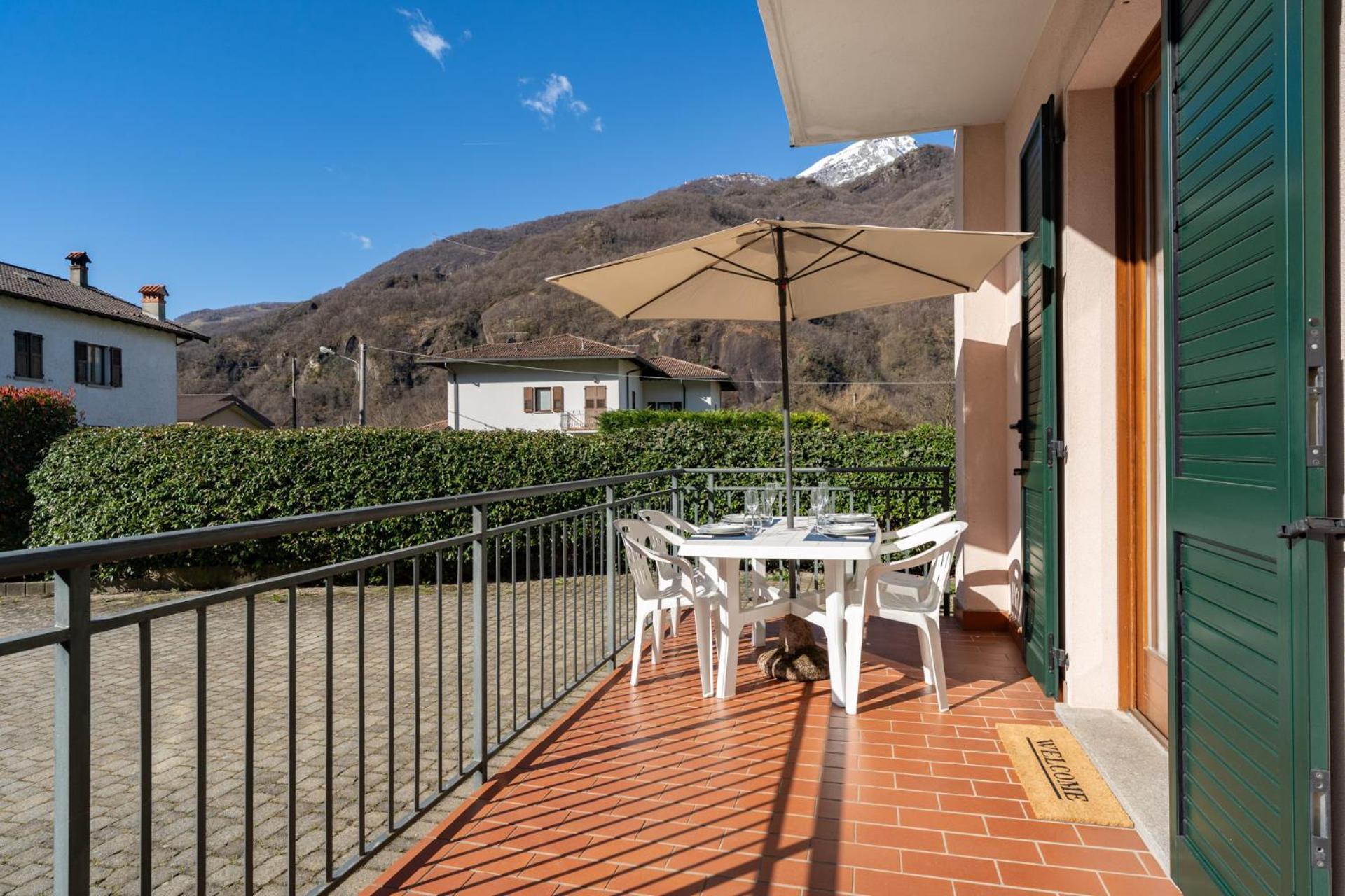 Terrazza Fucinetta Apartment Introbio Exterior photo